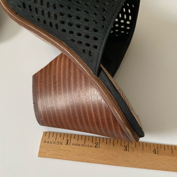 Vince Camuto Peep toe sandal - Picture 2 of 13